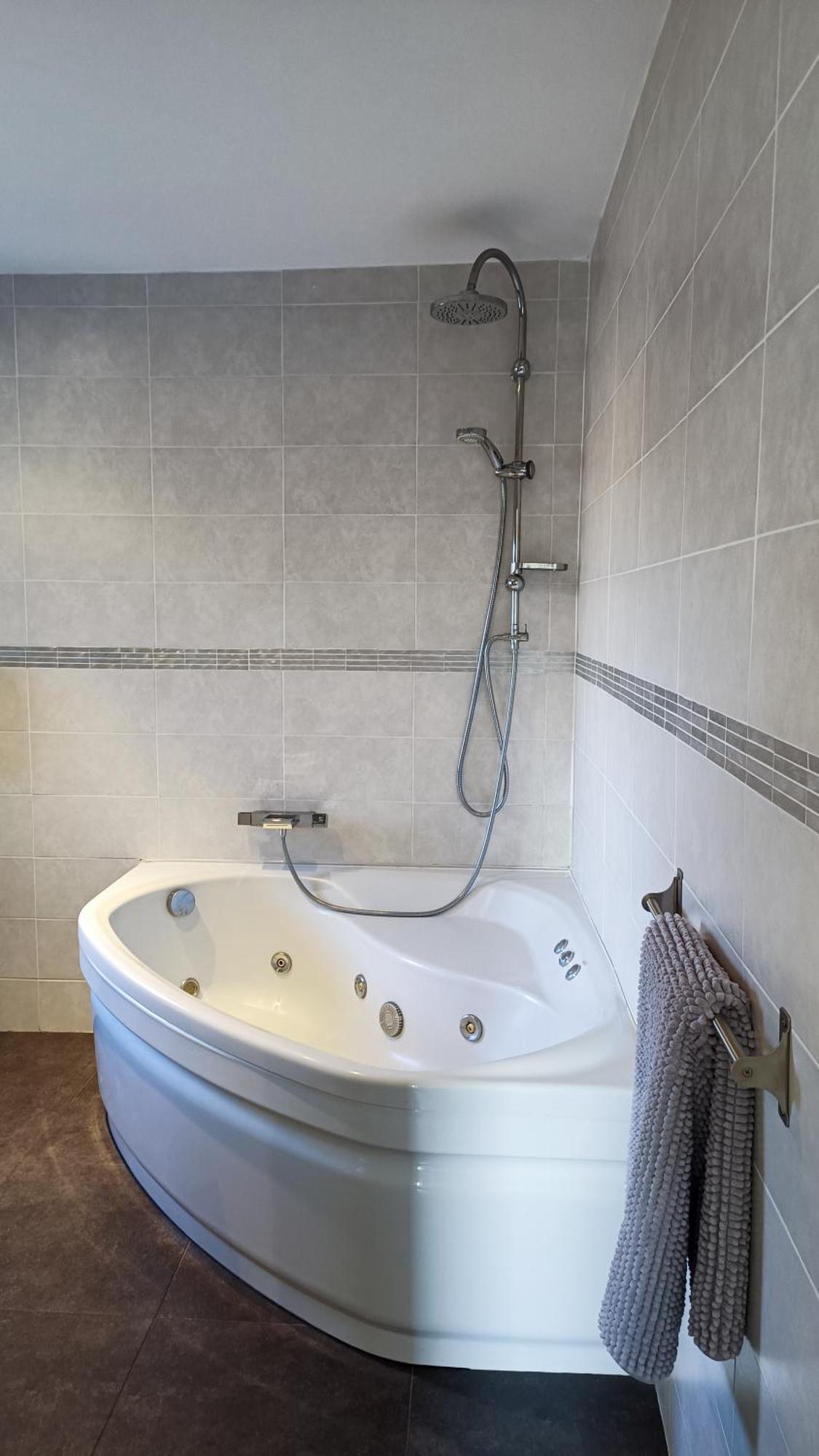 U Casone, B&W Modern Apartment, Spa, Wifi, Air-Conditioning, Free Parking, Decreasing Prices Aghione エクステリア 写真